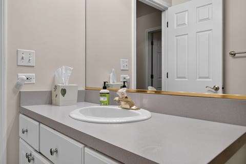 Tiny photo for 640 Walnut Oaks Drive, Roselle, IL 60172 (MLS # 12722184)