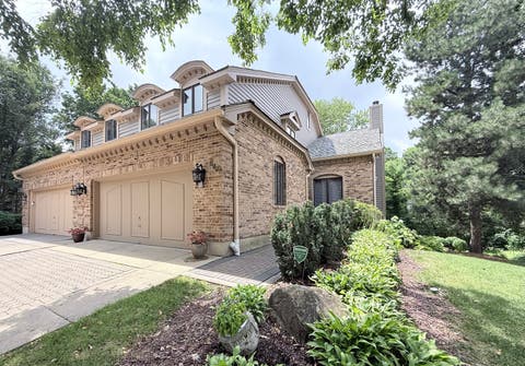 Photo of 640 Walnut Oaks Drive, Roselle, IL 60172 (MLS # 12722184)