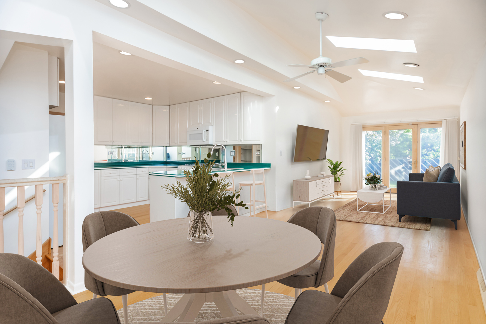 4621 N Anthon Avenue