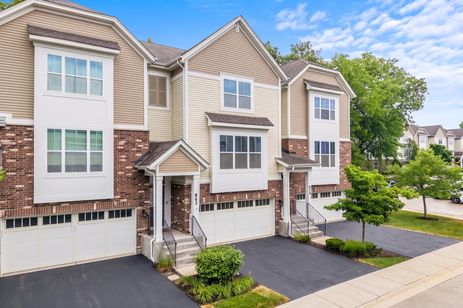 862 W Chase Lane