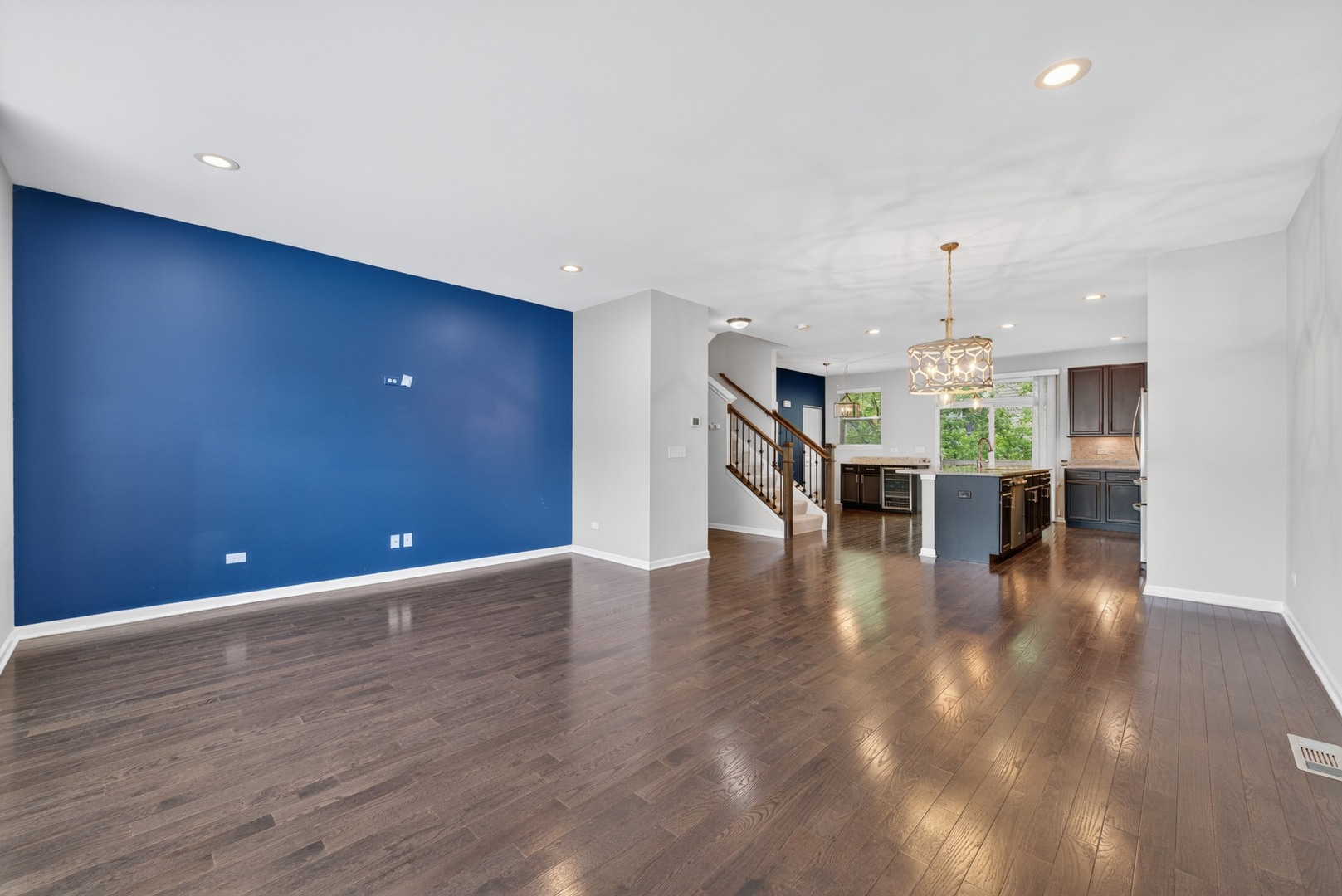 862 W Chase Lane