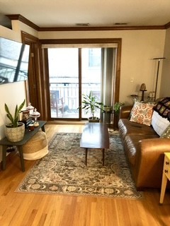 512 W Barry Avenue 206