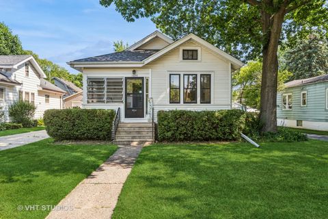 Photo of 1620 Hyde Park Avenue, Waukegan, IL 60085 (MLS # 12464047)