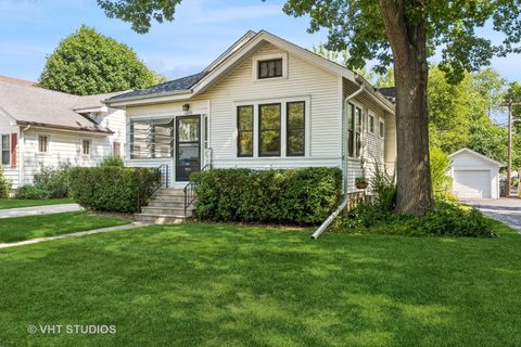 Tiny photo for 1620 Hyde Park Avenue, Waukegan, IL 60085 (MLS # 12464047)