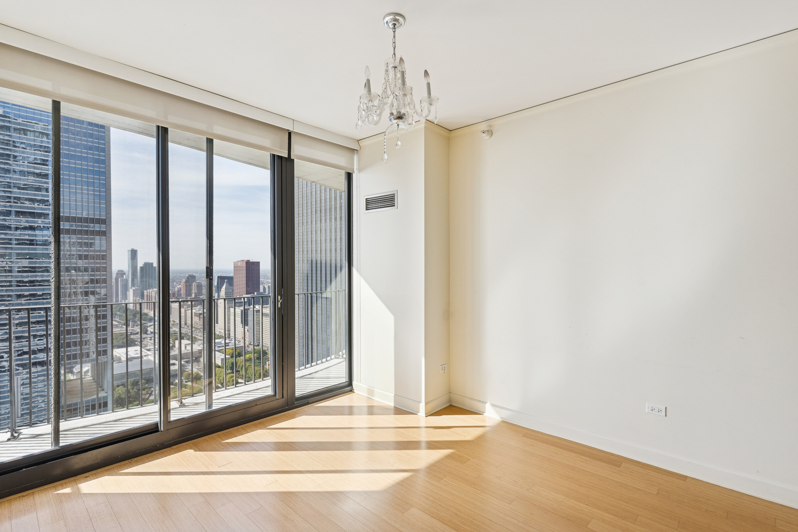 225 N Columbus Drive 5513