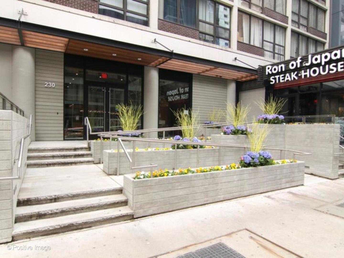 230 E Ontario Street 2602