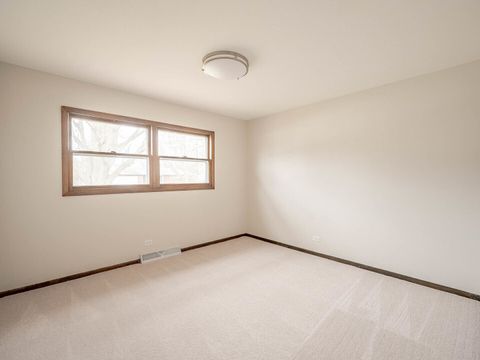 Tiny photo for 9836 W Paxton Drive, Beach Park, IL 60099 (MLS # 12543667)