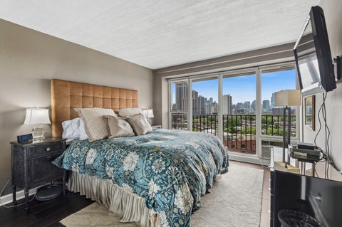 Tiny photo for 1960 N Lincoln Park West Avenue #1206, Chicago, IL 60614 (MLS # 12675644)