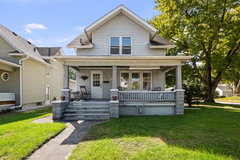 Photo of 504 19th Avenue, Moline, IL 61265 (MLS # 12780263)