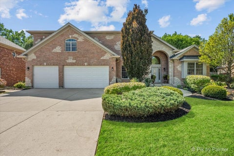 Photo of 320 N Waynes Court, Palatine, IL 60067 (MLS # 12711464)