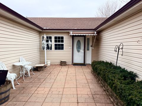 Tiny photo for 28 W Devon Avenue, Glendale Heights, IL 60139 (MLS # 12575678)