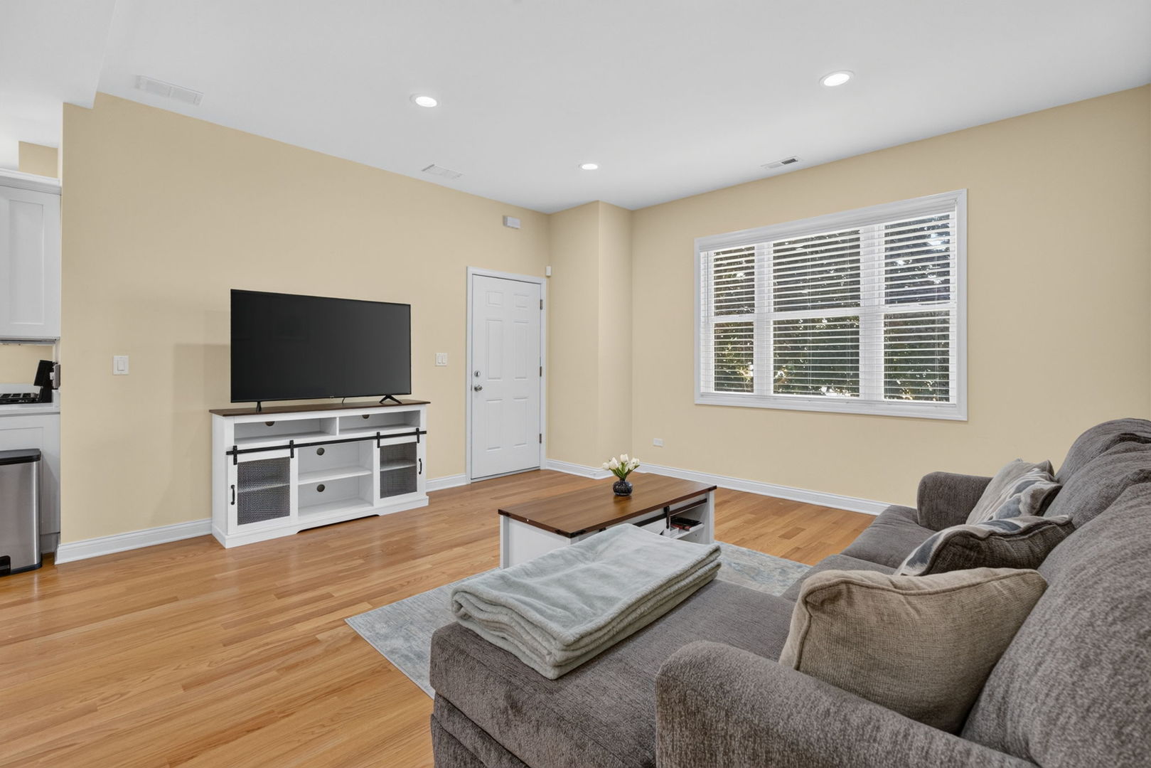 5431 W 30th Place