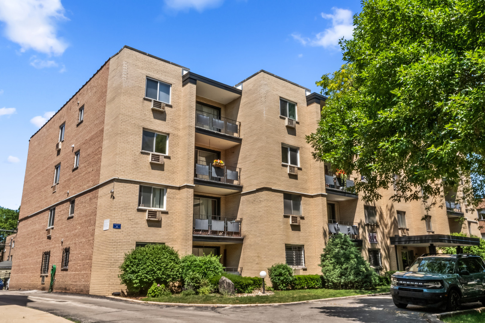 1340 W Touhy Avenue 302