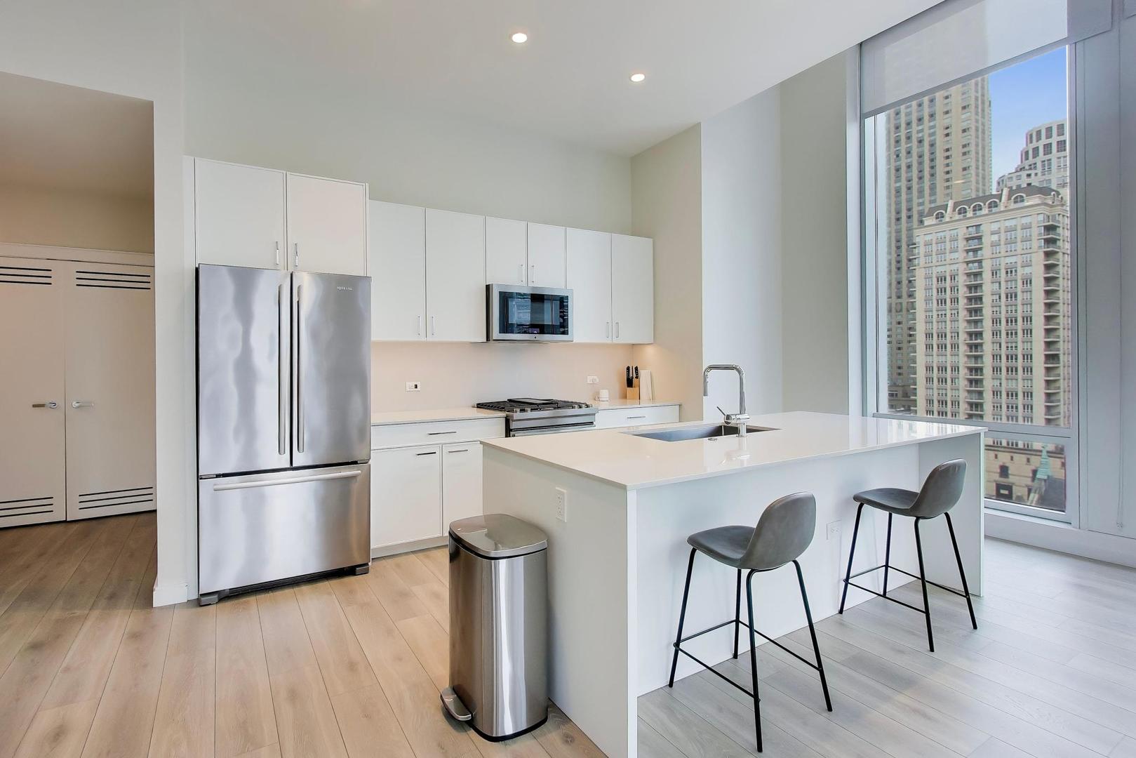 14 W Superior Street 1003