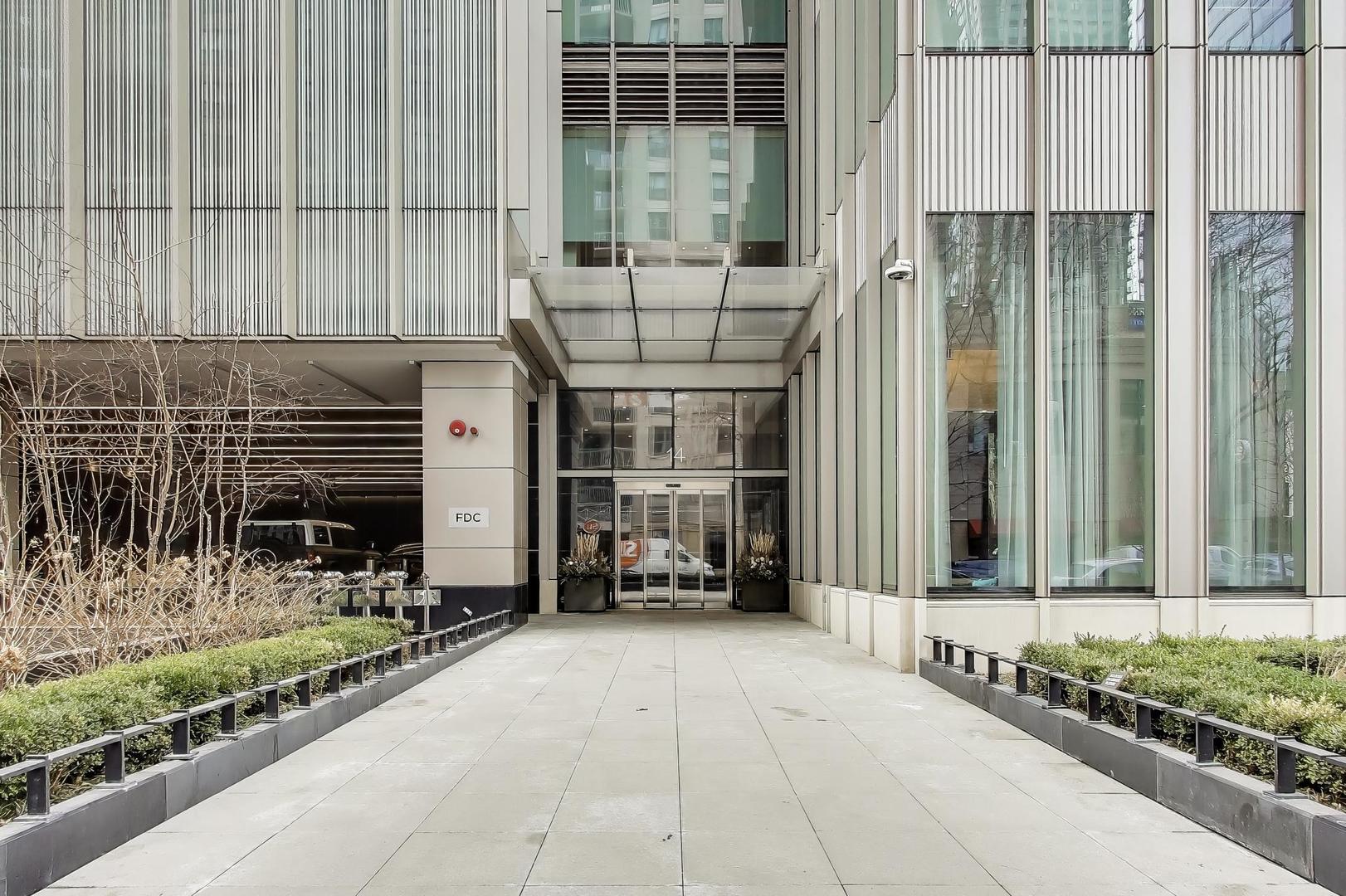 14 W Superior Street 1003