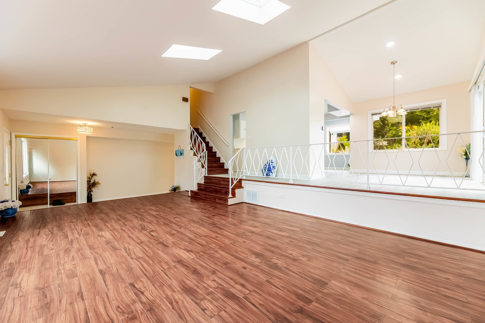 409 Hillcrest Lane