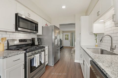 Tiny photo for 3098 Lynnwood Court, Streamwood, IL 60107 (MLS # 12491888)