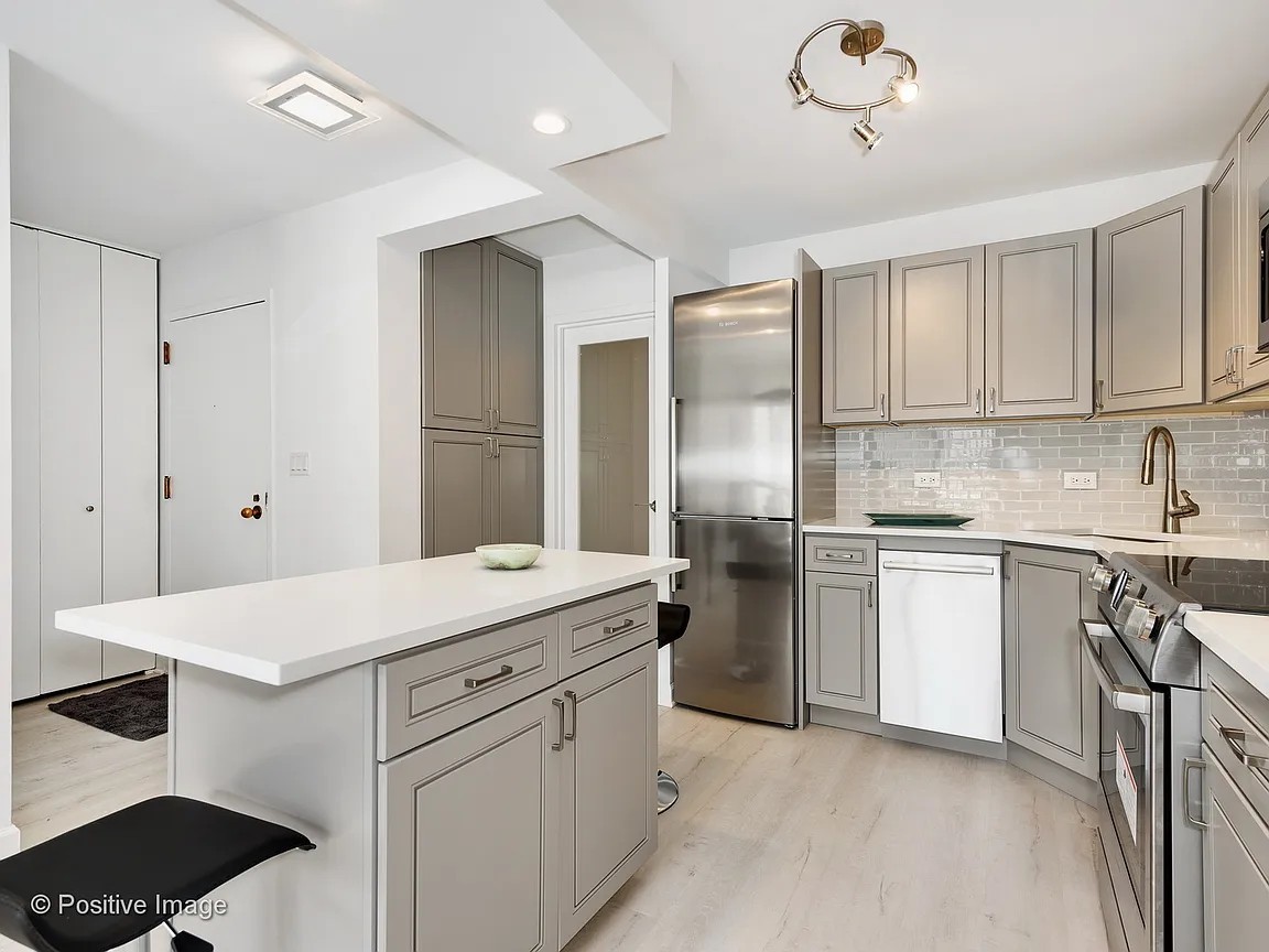 10 E Ontario Street 1301