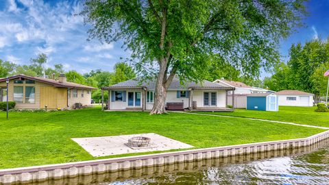 Photo of 524 Park Avenue, Fox Lake, IL 60020 (MLS # 12656117)