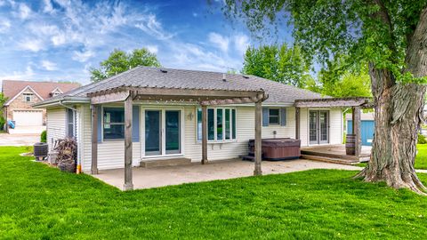 Tiny photo for 524 Park Avenue, Fox Lake, IL 60020 (MLS # 12656117)