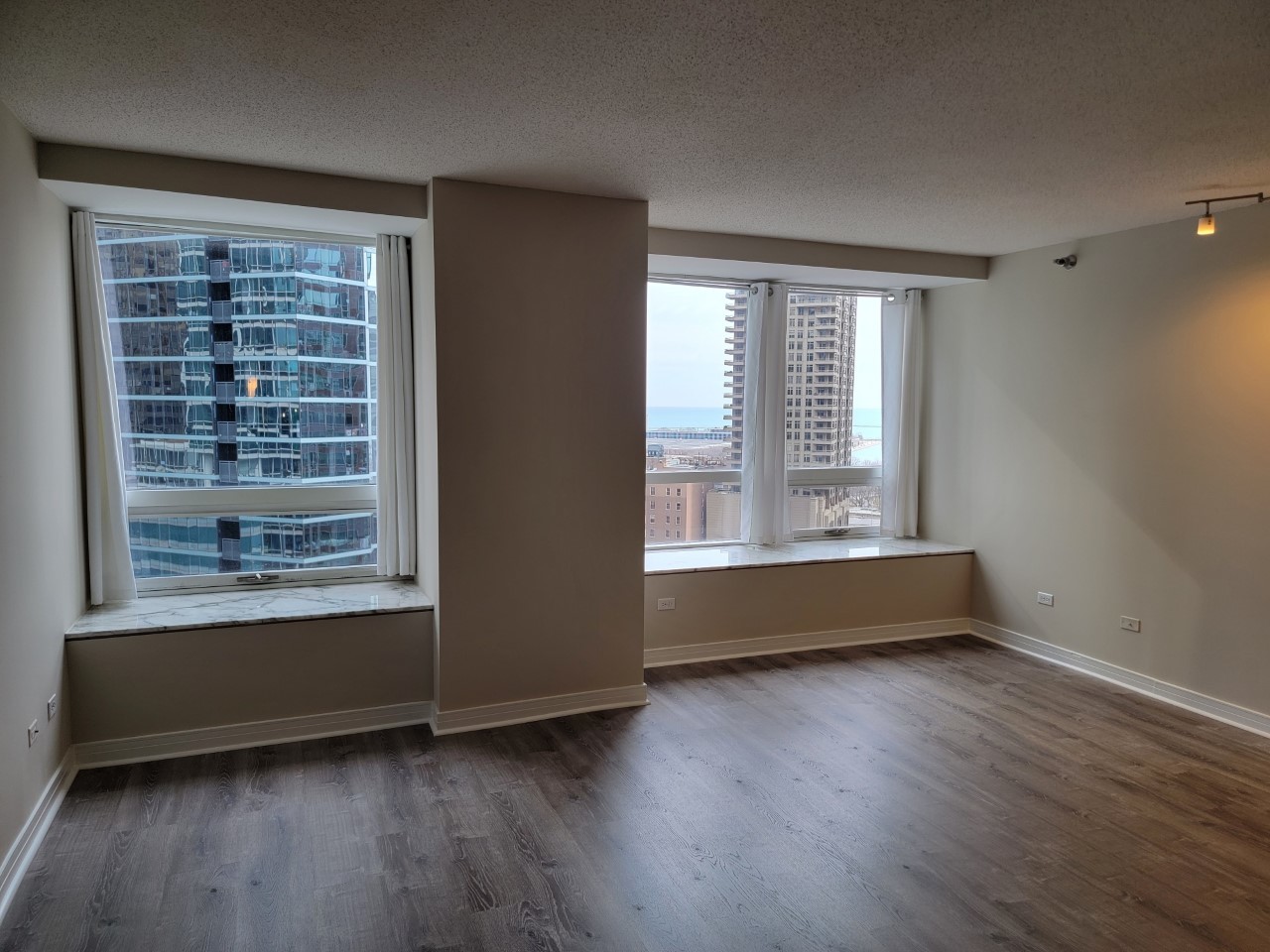 512 N McClurg Court 1002