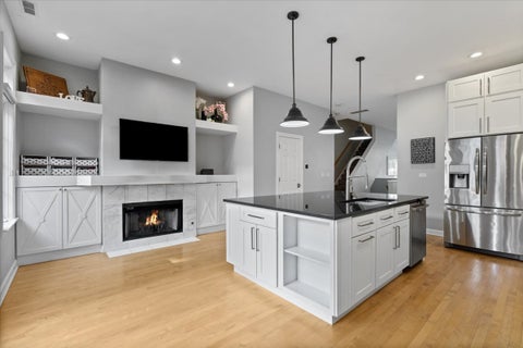 Tiny photo for 363 W SUPERIOR Street #B, Chicago, IL 60654 (MLS # 12761964)