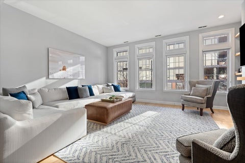 Tiny photo for 363 W SUPERIOR Street #B, Chicago, IL 60654 (MLS # 12761964)