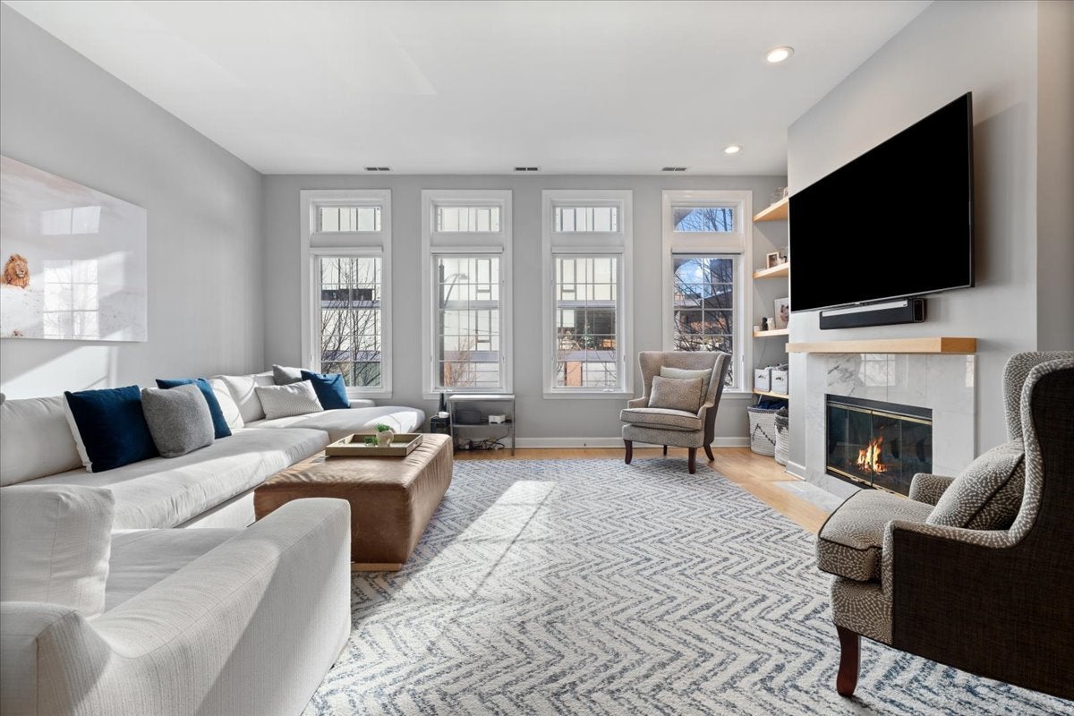 363 W SUPERIOR Street B