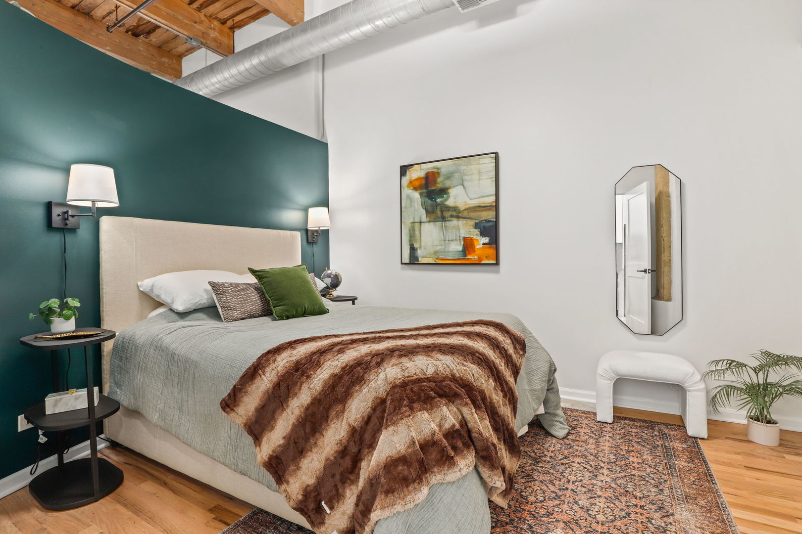 Chicago, Illinois 60607, United States, 1 Bedroom Bedrooms, ,1 BathroomBathrooms,Residential,Active,244129