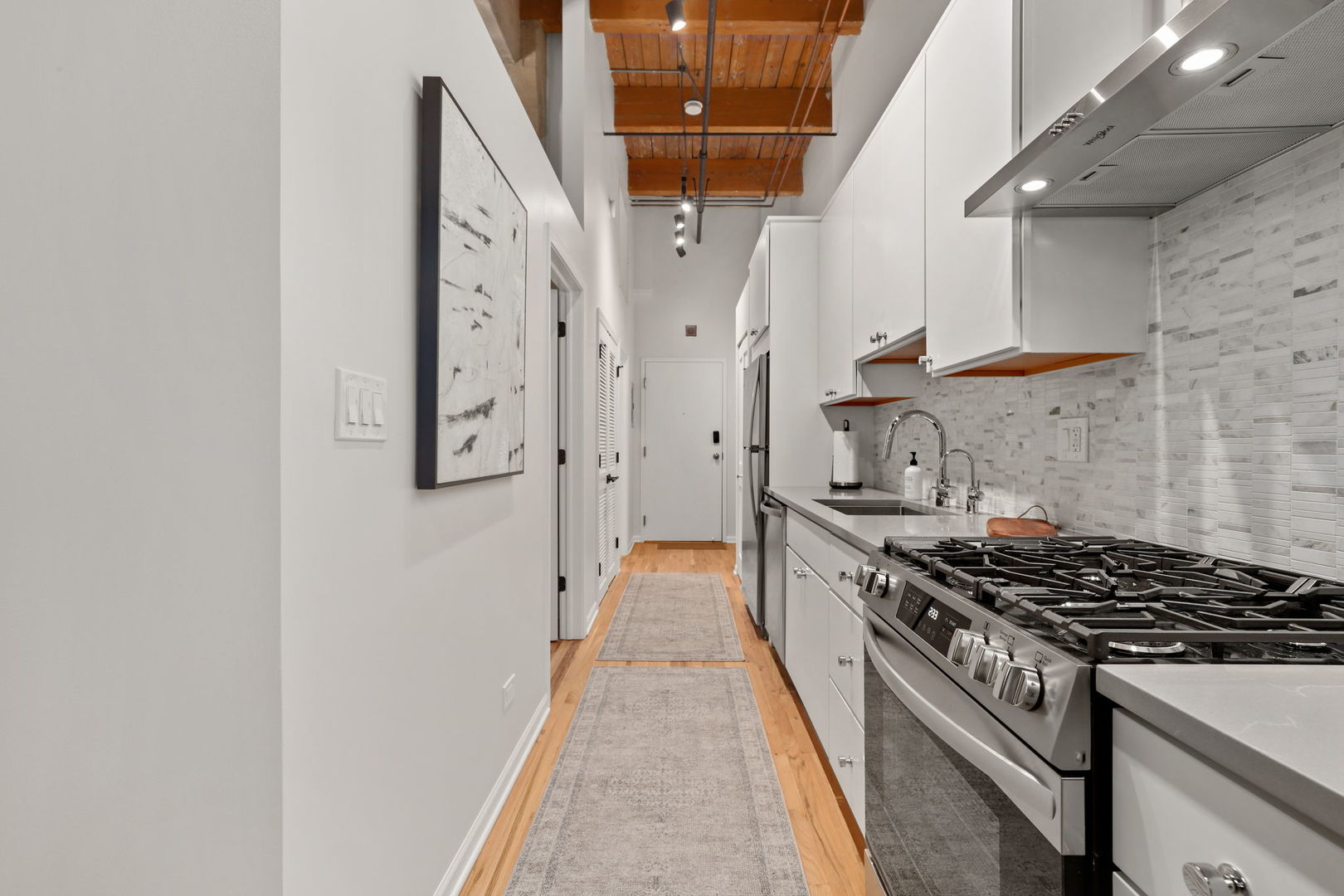 Chicago, Illinois 60607, United States, 1 Bedroom Bedrooms, ,1 BathroomBathrooms,Residential,Active,244129