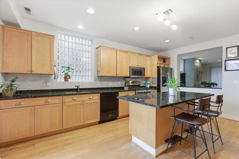 Tiny photo for 2515 Prairie Avenue #1E, Evanston, IL 60201 (MLS # 12599668)