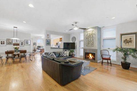 Tiny photo for 2515 Prairie Avenue #1E, Evanston, IL 60201 (MLS # 12599668)