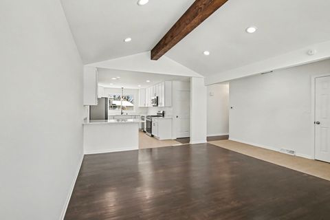 Tiny photo for 507 Northgate Road, Lindenhurst, IL 60046 (MLS # 12553341)