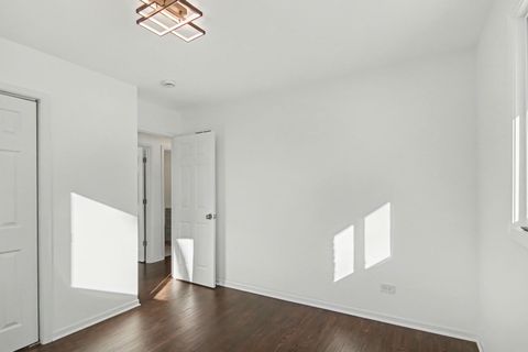 Tiny photo for 507 Northgate Road, Lindenhurst, IL 60046 (MLS # 12553341)