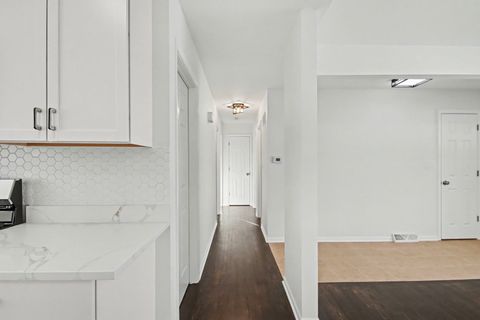 Tiny photo for 507 Northgate Road, Lindenhurst, IL 60046 (MLS # 12553341)