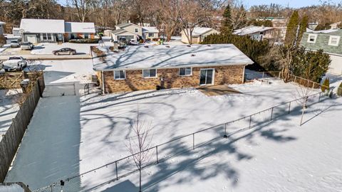 Tiny photo for 507 Northgate Road, Lindenhurst, IL 60046 (MLS # 12553341)