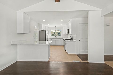 Tiny photo for 507 Northgate Road, Lindenhurst, IL 60046 (MLS # 12553341)