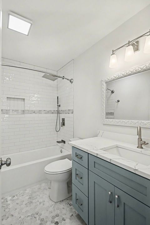 Tiny photo for 507 Northgate Road, Lindenhurst, IL 60046 (MLS # 12553341)