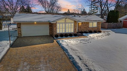 Tiny photo for 507 Northgate Road, Lindenhurst, IL 60046 (MLS # 12553341)