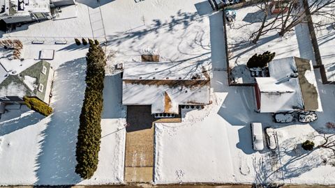 Tiny photo for 507 Northgate Road, Lindenhurst, IL 60046 (MLS # 12553341)