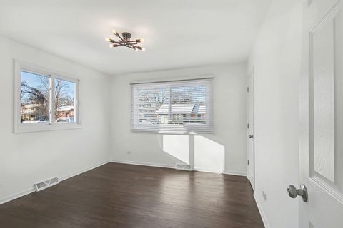 Tiny photo for 507 Northgate Road, Lindenhurst, IL 60046 (MLS # 12553341)