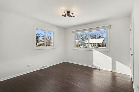 Tiny photo for 507 Northgate Road, Lindenhurst, IL 60046 (MLS # 12553341)