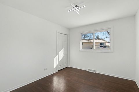 Tiny photo for 507 Northgate Road, Lindenhurst, IL 60046 (MLS # 12553341)