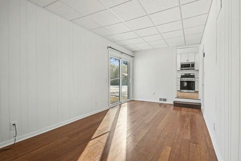 Tiny photo for 507 Northgate Road, Lindenhurst, IL 60046 (MLS # 12553341)