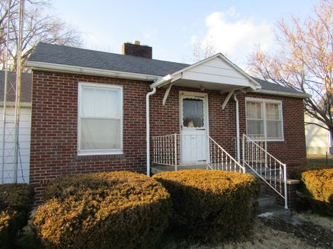 Photo of 423 3rd Street, Rosiclare, IL 62982 (MLS # 12589009)