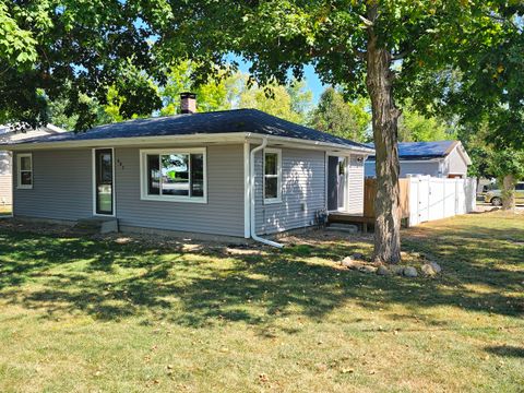Photo of 602 N 4th Avenue, Chenoa, IL 61726 (MLS # 12484206) Photo of 602 N 4th Avenue, Chenoa, IL 61726 (MLS # 12484206)