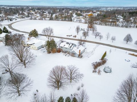 Tiny photo for 38W725 Cloverfield Drive, St. Charles, IL 60175 (MLS # 12531135)