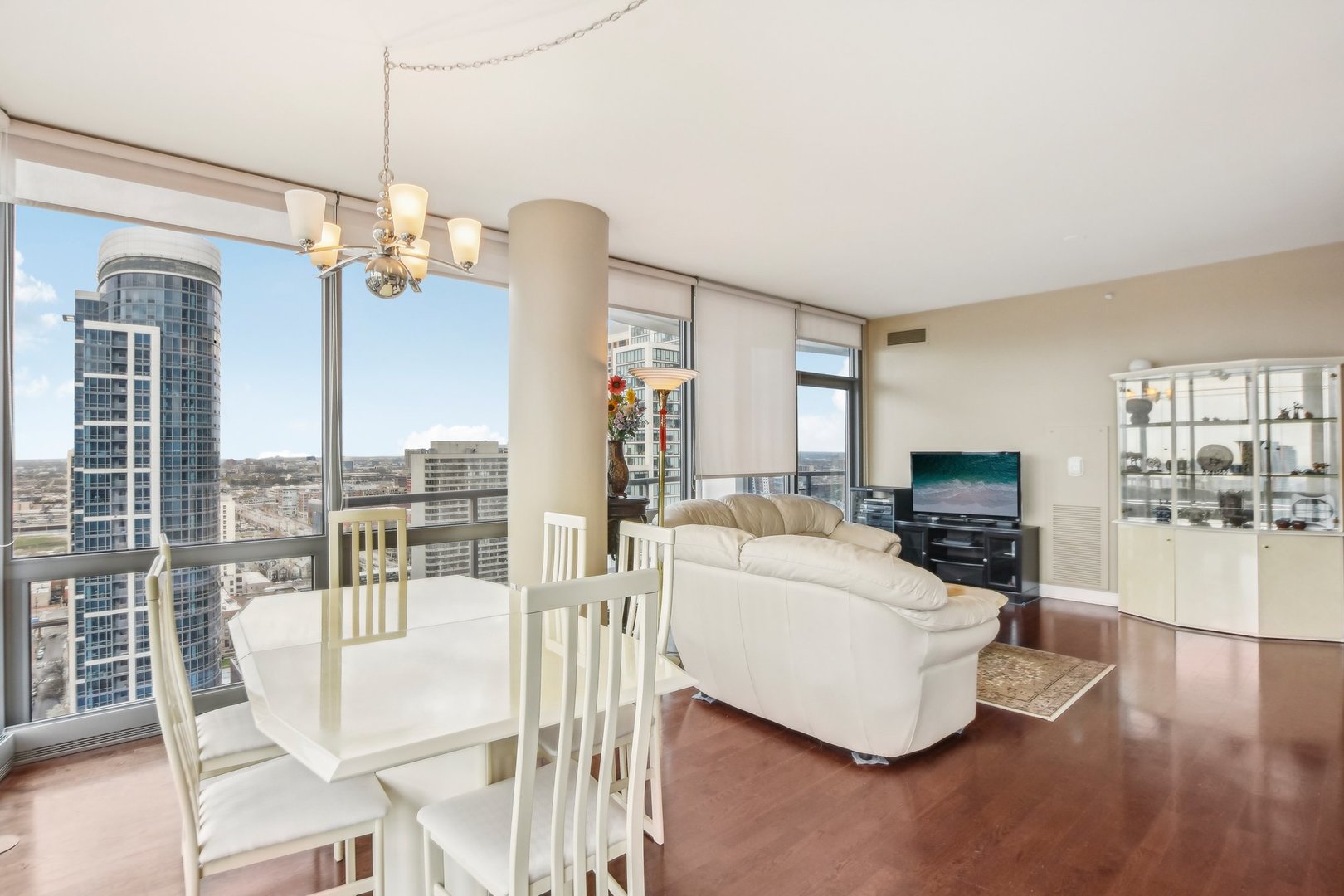 1235 S Prairie Avenue 2805