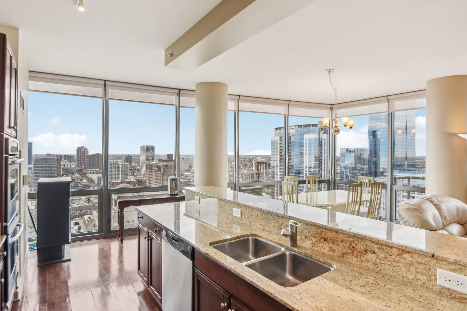 1235 S Prairie Avenue 2805