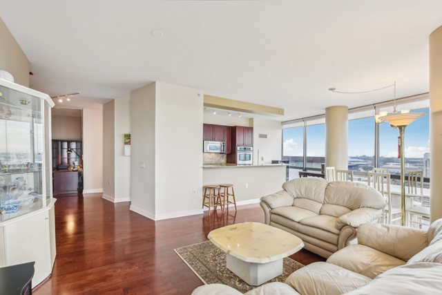 1235 S Prairie Avenue 2805
